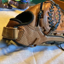 Easton natural series baseball glove NYZ11 like new condition size 11, tanned leather comes with 2 b