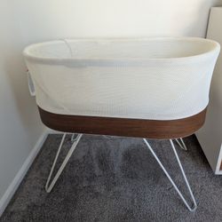 SNOO Smart Sleeper Bassinet + Swaddles & Sheets Bundle