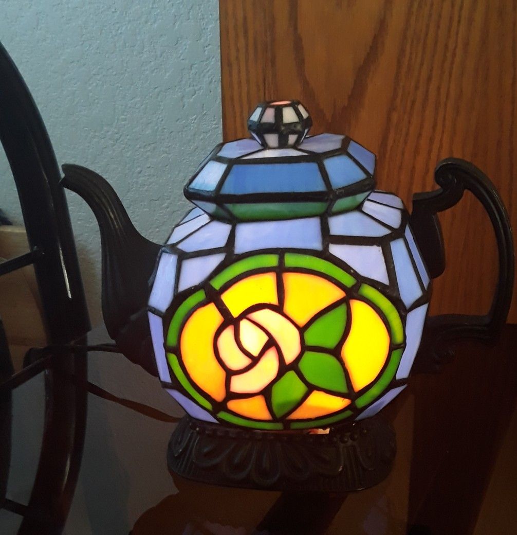 Antique cheyenne stain glass tea pot lamp