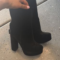 Black boots size 6