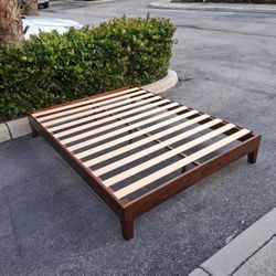 Acacia Mervyn Queen Bed Frame Solid Wood Platform Bed, 800 Lbs Capacity 