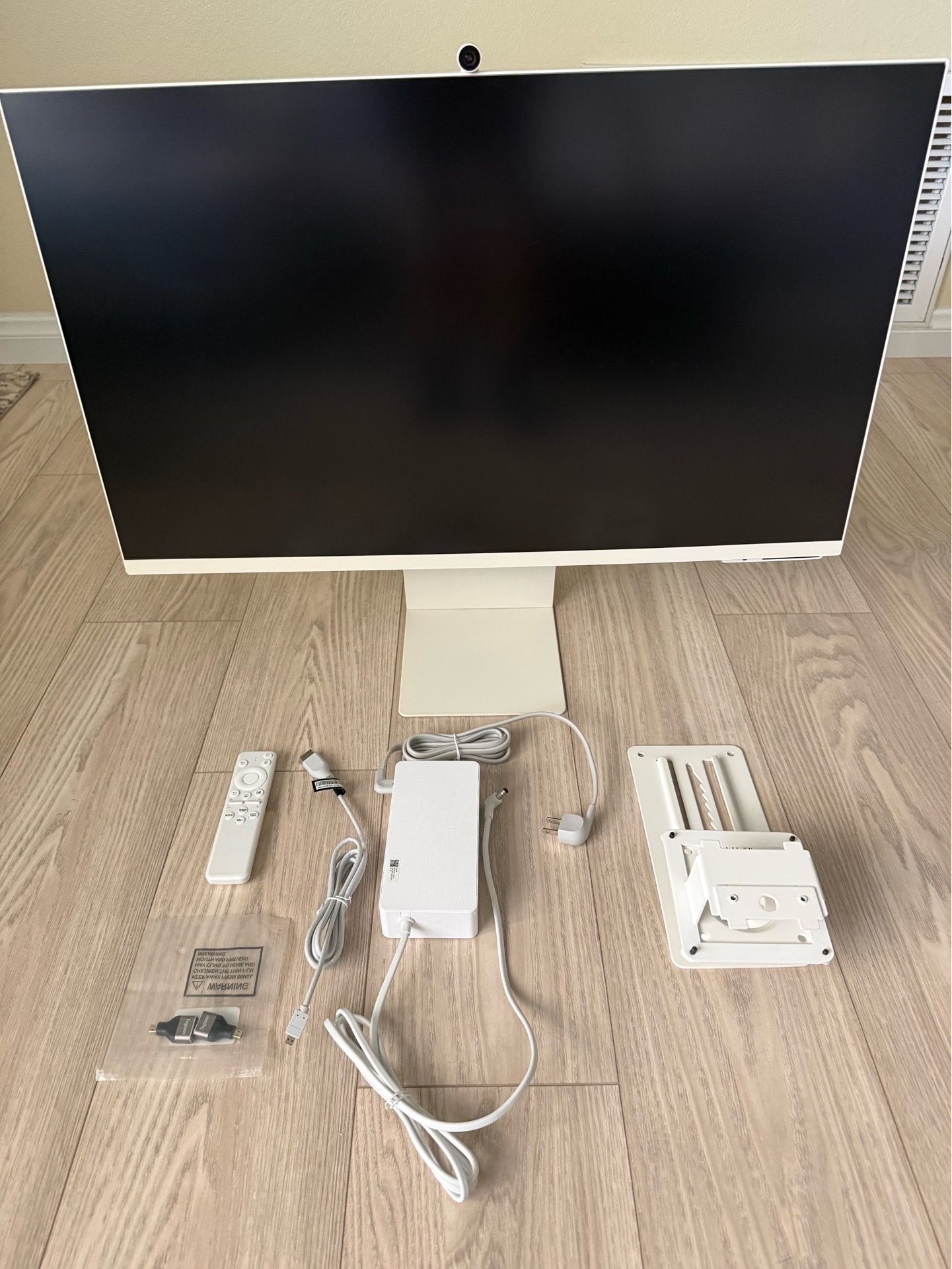 SAMSUNG M8 Series 32-inch 4K UHD Smart Monitor and Streaming TV