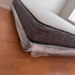 NEW QUEEN. REGULAR SETMATTRESS AND BOX SPRING-.2pcs 
