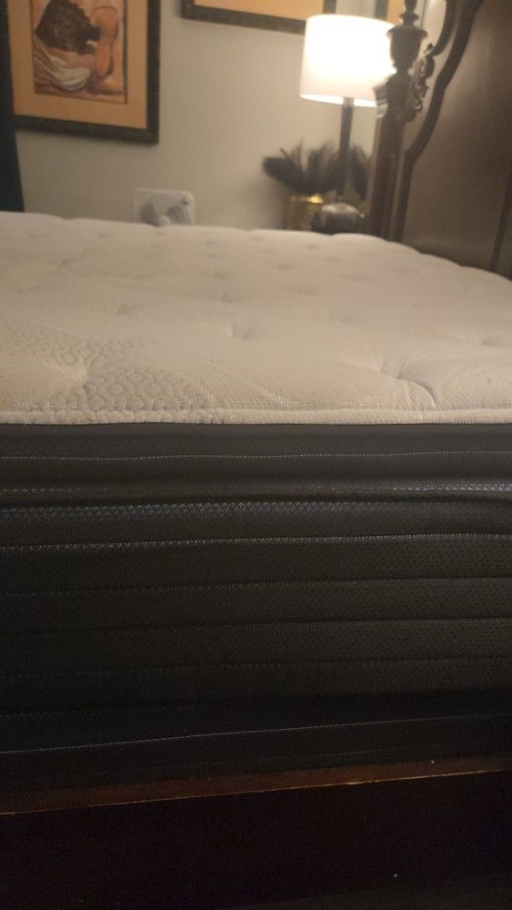 King Size Plush Pillow Top Mattress Set