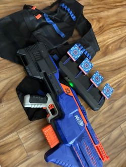 Automatic nerf gun with vest and bullseye