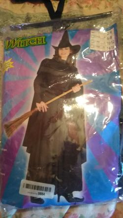 Witch oufits diferent sizes for adults