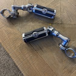 H-D Willie G Footpegs with Engine Guard Clamps - Chrome