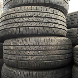 Vendo 255/60/R18 Goodyear las 4 llantas por $170