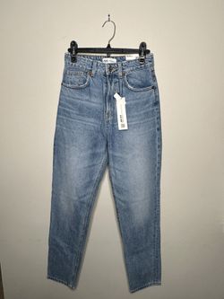 NEW WITH TAGS Classic Mom Fit Zara Jeans (Size 2)
