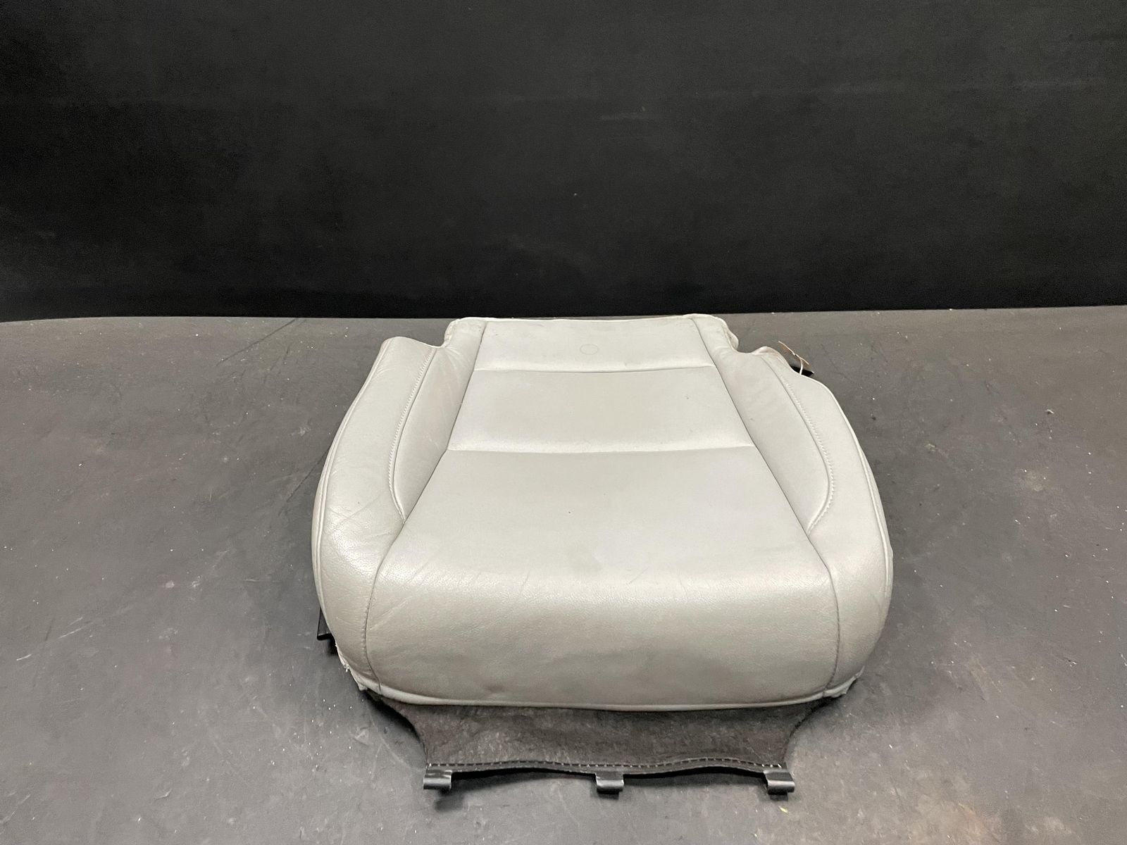 Front Right Seat Lower Cushion Leather 2018 Acura MDX 81131-TZ5-A21 2014 - 2020 (A7607)