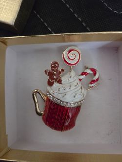 Holiday pin. Like new