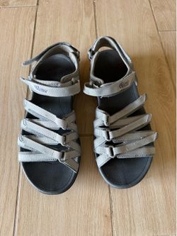 Viakix Sandals-Size 8