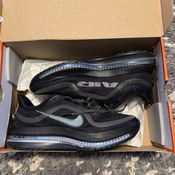 Nike Pegasus Premium Running Shoes Size 9.5