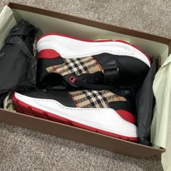 Burberry Sneakers 