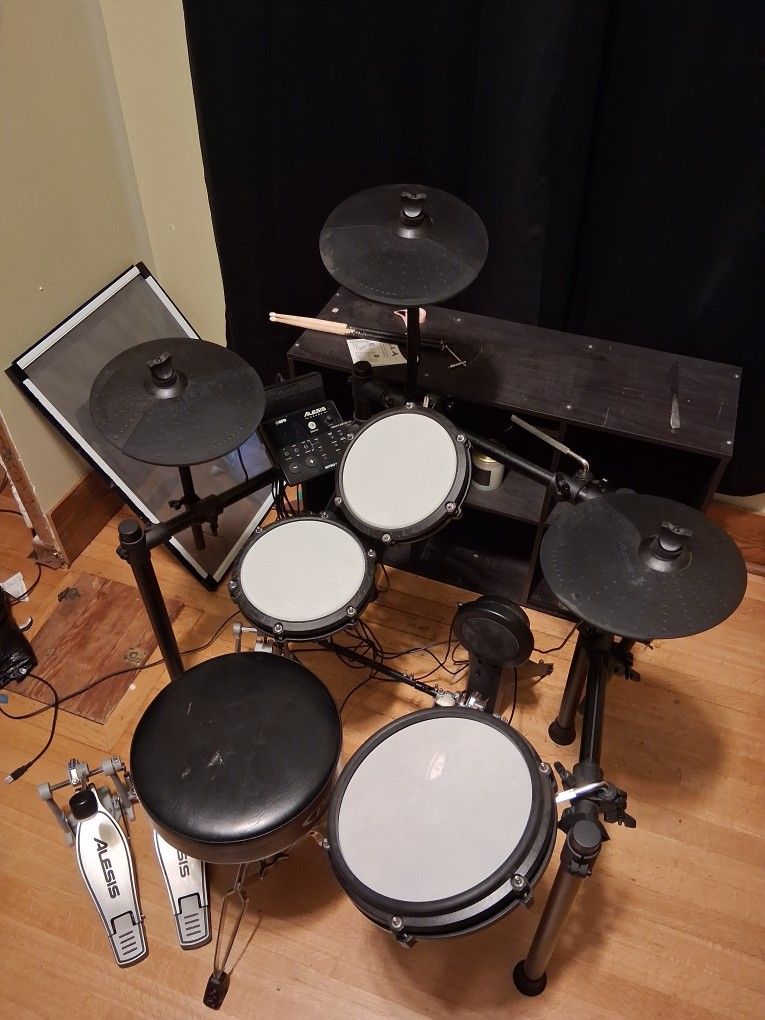 Used Alesis Nitro Max Mesh Electronic Drum Set