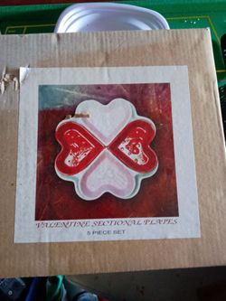 Heart-shaped dish set