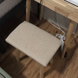 Vanity Set / Makeup Desk W Light