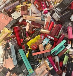 Makeup large cuantites