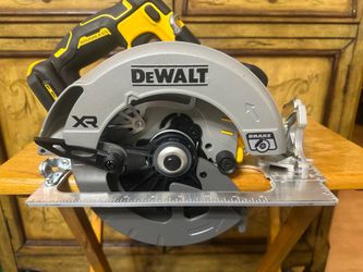 20-Volt MAX 7-1/4 in. Cordless Circular Saw (Tool Only)