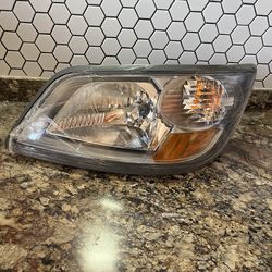 Hino driver side headlight 06-19