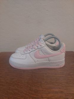 Nike Air Force 1 Low Fashion Sneakers 
Women's Size 6