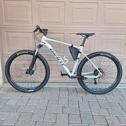 GIANT TALON 2 MOUNTAIN BIKE 29 ER 1 X 9 SPEED( XL) CHECK MY OTHER BIKES 
