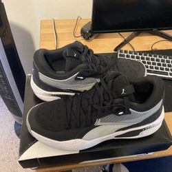 Puma Court Team’s Size 9.5