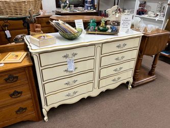 Vintage French Provincial Dixie 8 Drawer Dresser