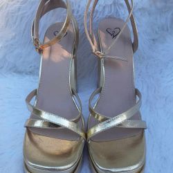 Set To Stun Metallic Platform Heels Size 8.5