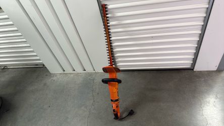 Corded Hedge trimmer black and decker