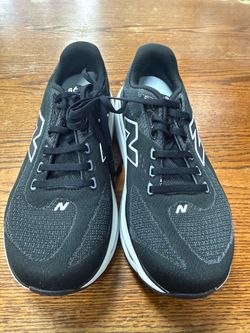 New Balance 860 Size 8.5 Women’s Shoes