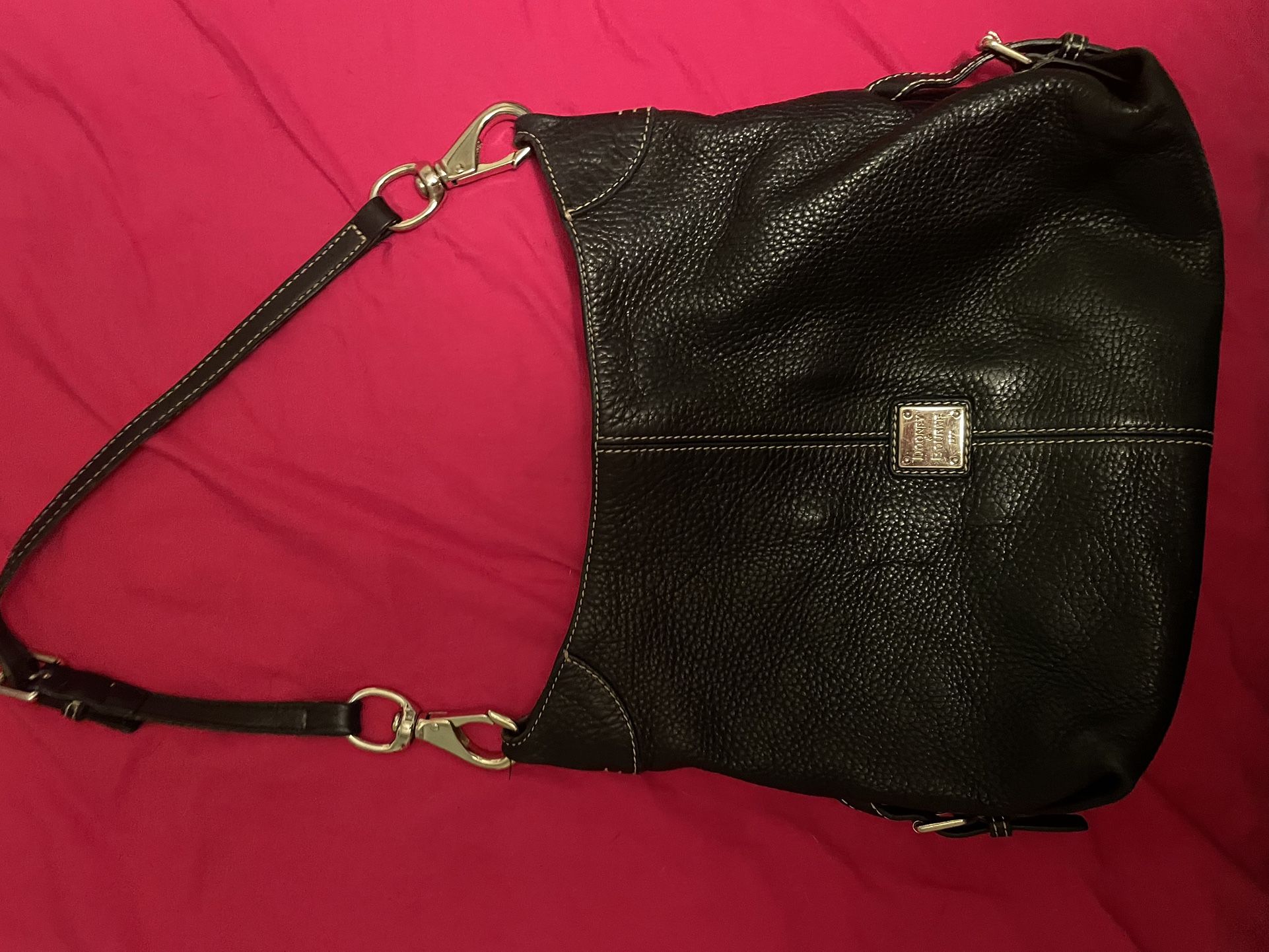 Dooney And Bourke Purse In Great Condition