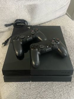 PS4 2 controllers
