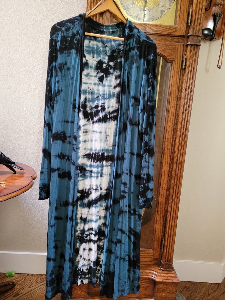 Ladies Blue/Green, White And Black Topper L/XL