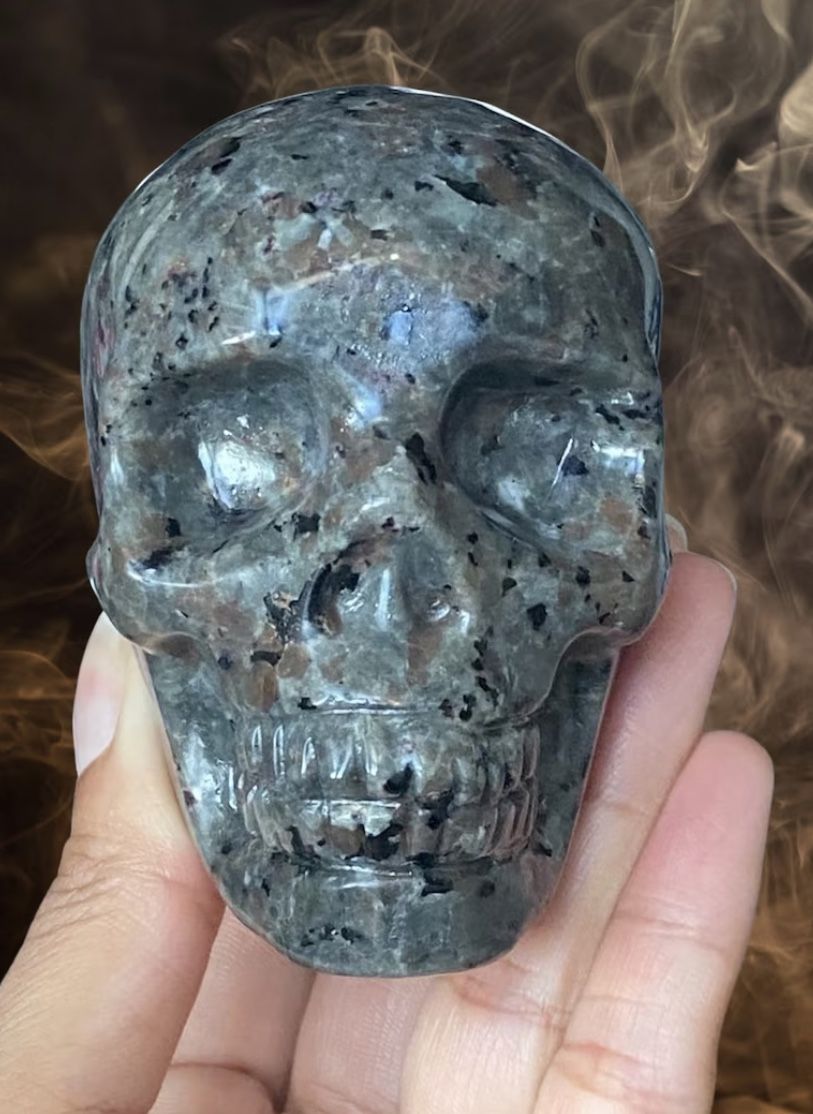 Yooperlite Skull, Glow in the Dark Skull, Yooperlite Glowing Rocks, Yooperlight Rocks, Yooperlite Sodalite, Yooperlite Stones, Yooperlites Skull