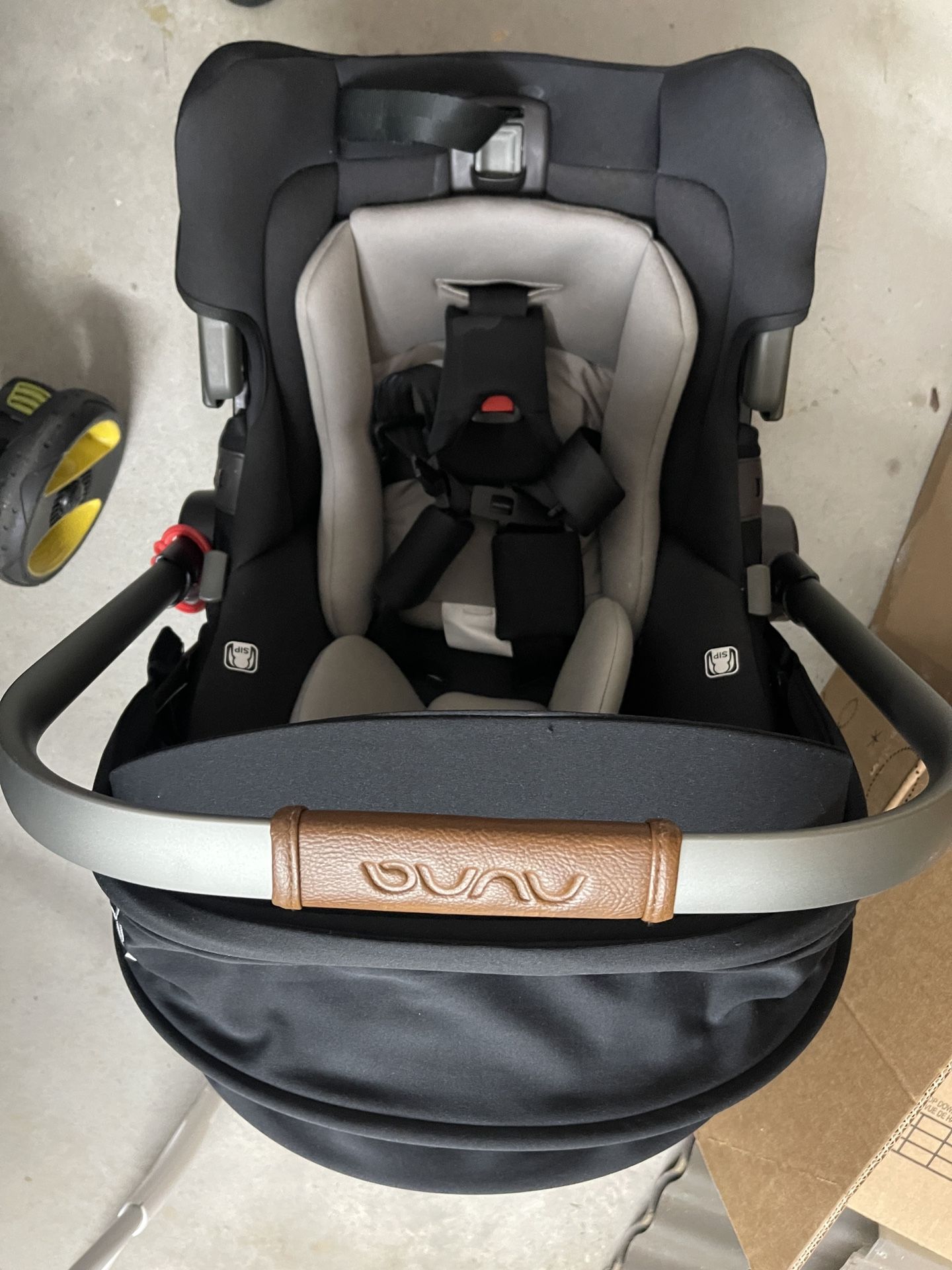 Nuna Car seat 