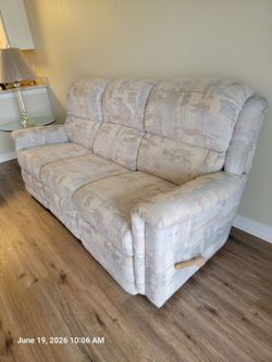 La-Z-Boy Pre-owned Double Recliner Sofa