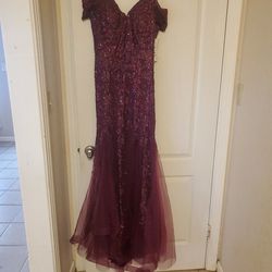 Beaded And Tulle Strapless Gown. XL