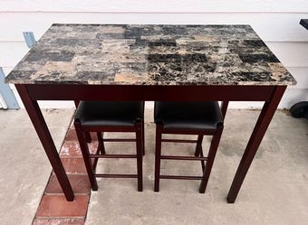 Table with 2 barstools
