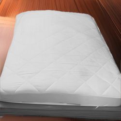 Full-Size Mattress With Mattress Protector