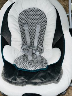 Graco DuetSoothe Swing and Rocker with Removable Swing Seat and 6 Swinging Speeds for Toddler Swing.