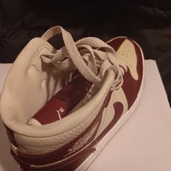 Jordan 1 Mid SE

SZ 8