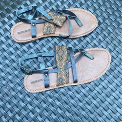 Laced Flat Shoes, Women Size 11.