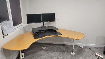 Herman Miller Desk With Varidesk Sit Stand Configuration 