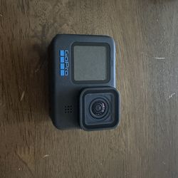 🎥 GoPro HERO10 Black Complete Vlogging & YouTube Creator Bundle – Excellent Condition!