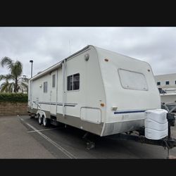 Trailer(RV) ,color blanco,27 pie,año 2003