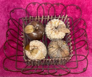 Set of 5 Decorative Natural Wrapped 3” Foam Apples in Metal 10” x 10” x 4” Basket Like NEW!