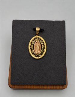 Solid 10kt Two Tone Gold Virgin Mary Pendant Dije de La Virgen de Oro 10kt Solido