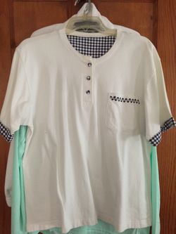 Women’s top size medium fits like large