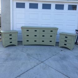 Dresser set